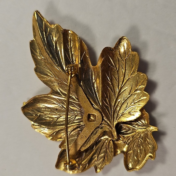 Lovely Soft Enamel AUTUMN Colors Leaf Brooch - Picture 5 of 5